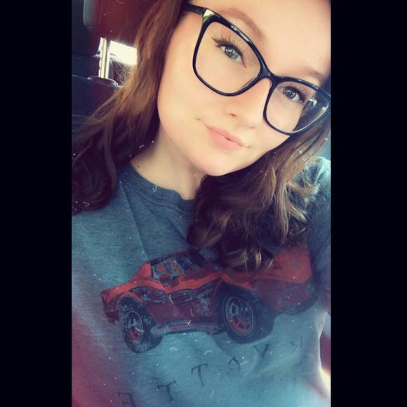 Meet your Posher, Becca - Picture 1 of 1